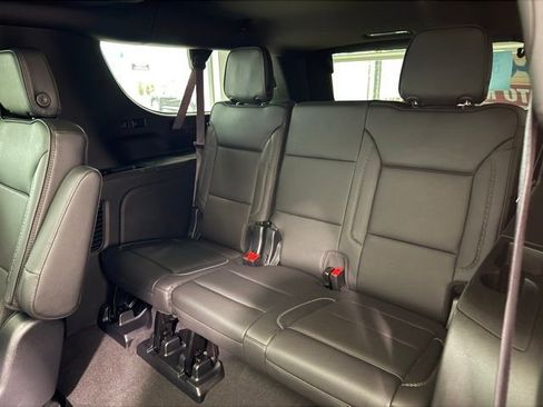 Used 2023 GMC Yukon XL Denali image 16