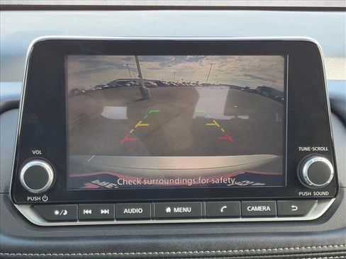 Used 2024 Nissan Rogue S AWD/4WD image 18