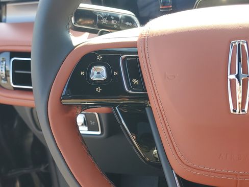 New 2026 Lincoln Aviator Reserve AWD/4WD image 16