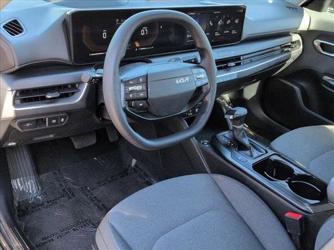 Used 2025 Kia K4 LXS image 10
