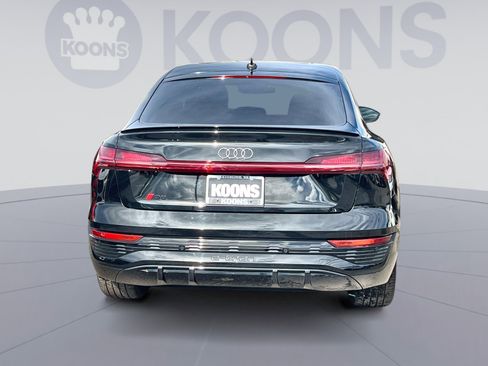 Used 2024 Audi Q8 e-tron Premium Plus image 5