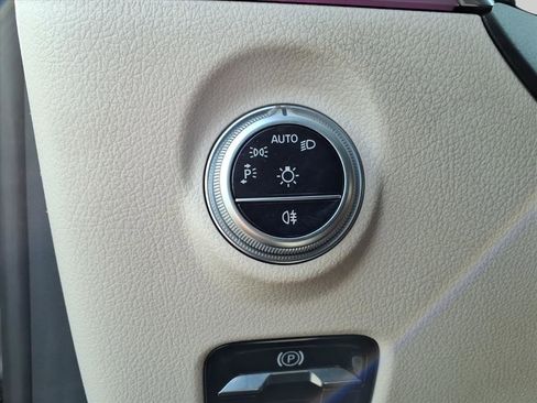 Used 2022 Mercedes-Benz C 300 4MATIC Sedan w/ Exclusive Trim Package image 36