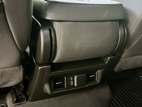 Used 2024 Chevrolet Silverado 1500 LT image 28