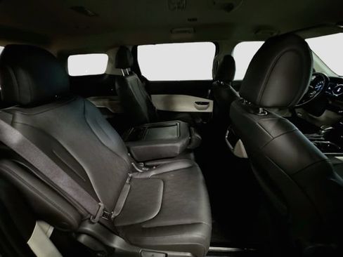 Used 2024 Kia Carnival SX FWD image 29