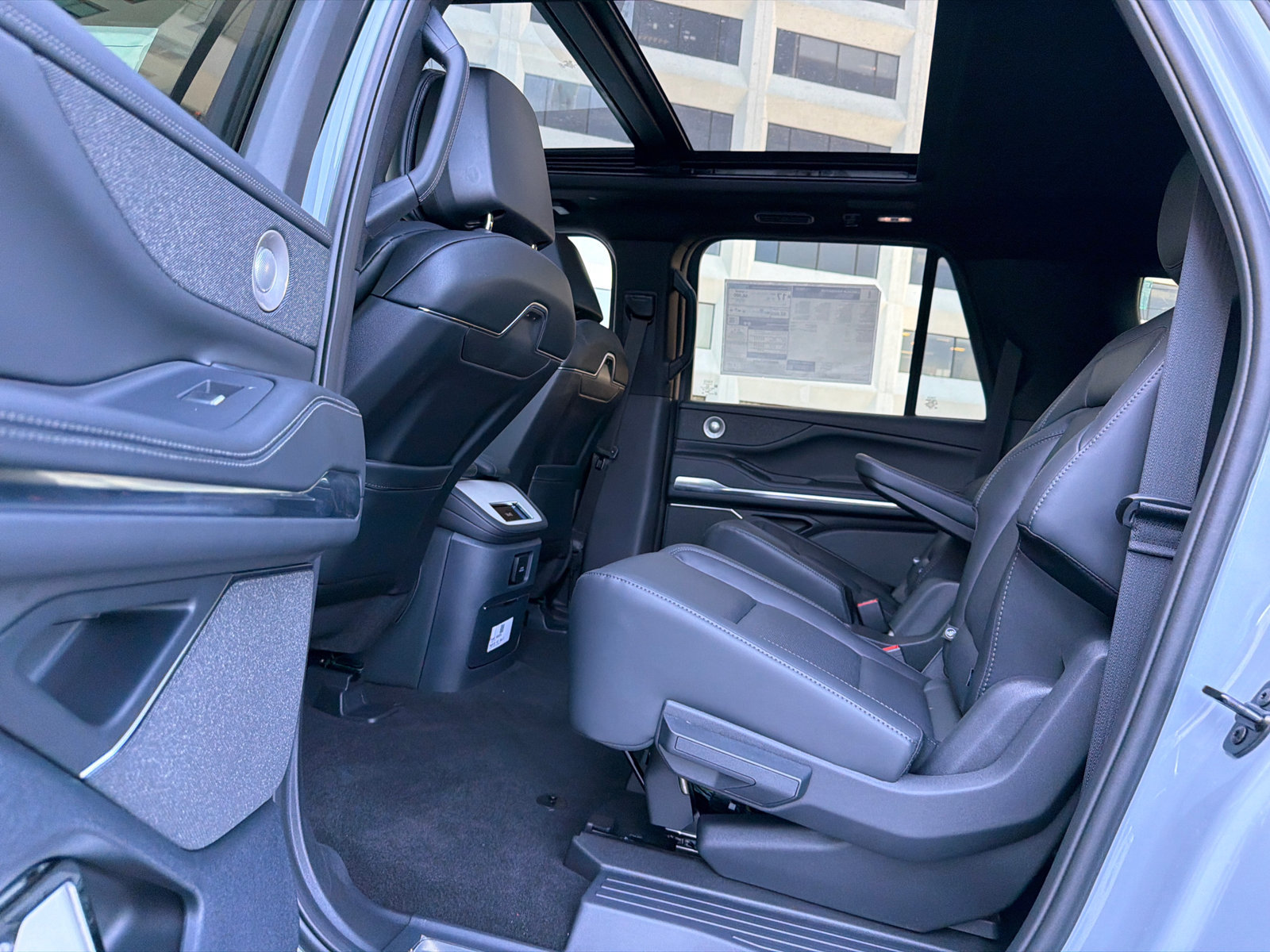 New 2026 Lincoln Navigator L Reserve AWD/4WD image 19
