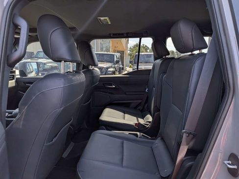Used 2024 Lexus GX 550 w/ Cold Area Package AWD/4WD image 11