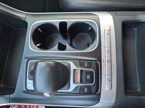 Used 2024 Kia Carnival LX image 14