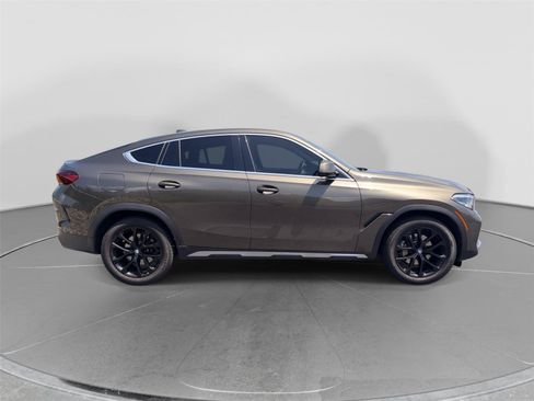 Used 2022 BMW X6 xDrive40i w/ Premium Package AWD/4WD image 6