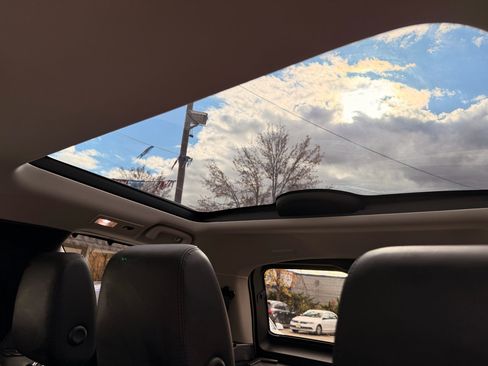 Used 2017 Land Rover Discovery HSE image 27