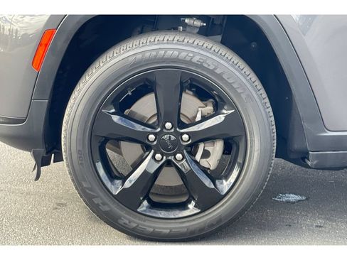 Used 2022 Jeep Grand Cherokee L Laredo RWD image 10