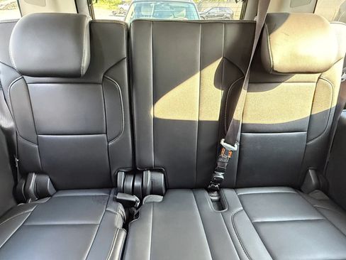 Used 2015 GMC Yukon XL SLT w/ Open Road Package AWD/4WD image 23