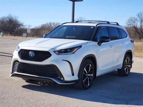 Used 2021 Toyota Highlander XSE image 3