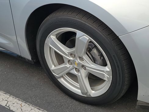 Used 2017 Chevrolet Volt LT w/ Comfort Package image 4