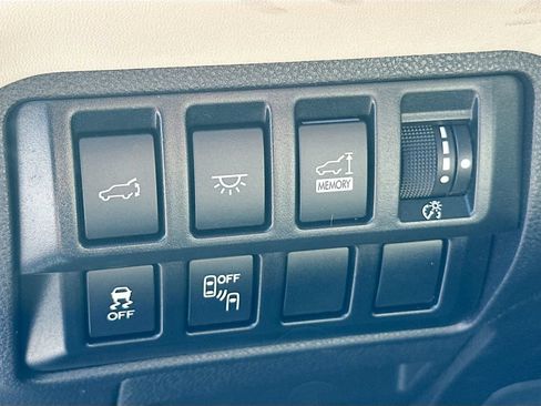 Used 2021 Subaru Ascent Limited w/ Technology Package AWD/4WD image 9