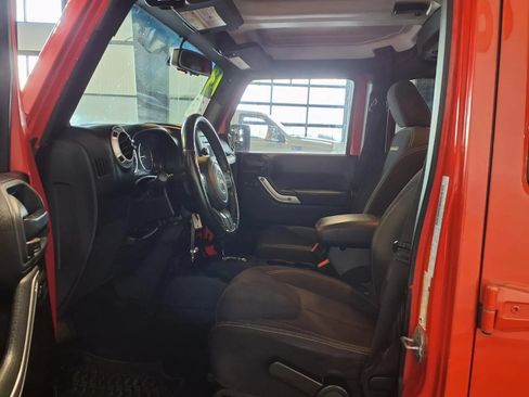 Used 2013 Jeep Wrangler Unlimited Sahara AWD/4WD image 17