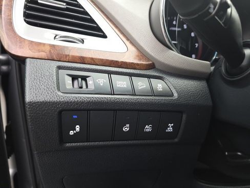 Used 2017 Hyundai Santa Fe SE image 11