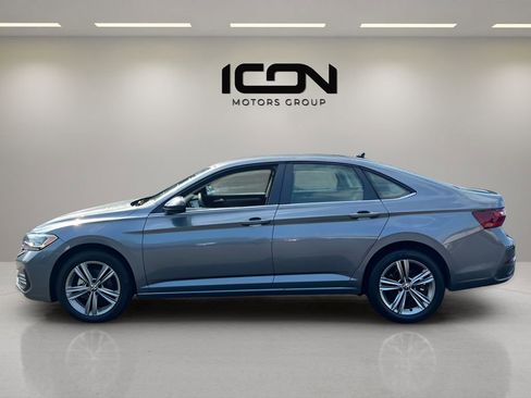Used 2024 Volkswagen Jetta SE FWD image 2