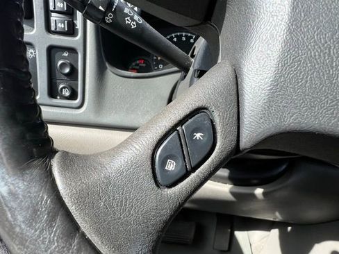 Used 2006 Chevrolet Avalanche LT AWD/4WD image 11