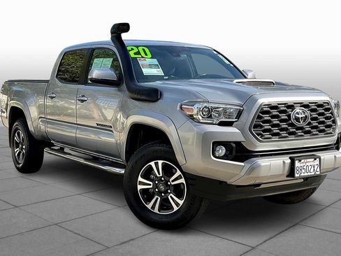 Used 2020 Toyota Tacoma TRD Sport w/ Technology Package RWD image 2