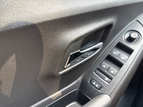 Used 2018 Chevrolet Trax LT image 28