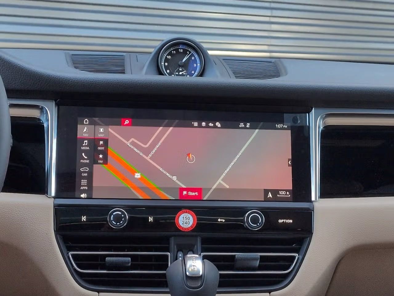 Certified 2026 Porsche Macan AWD/4WD image 18
