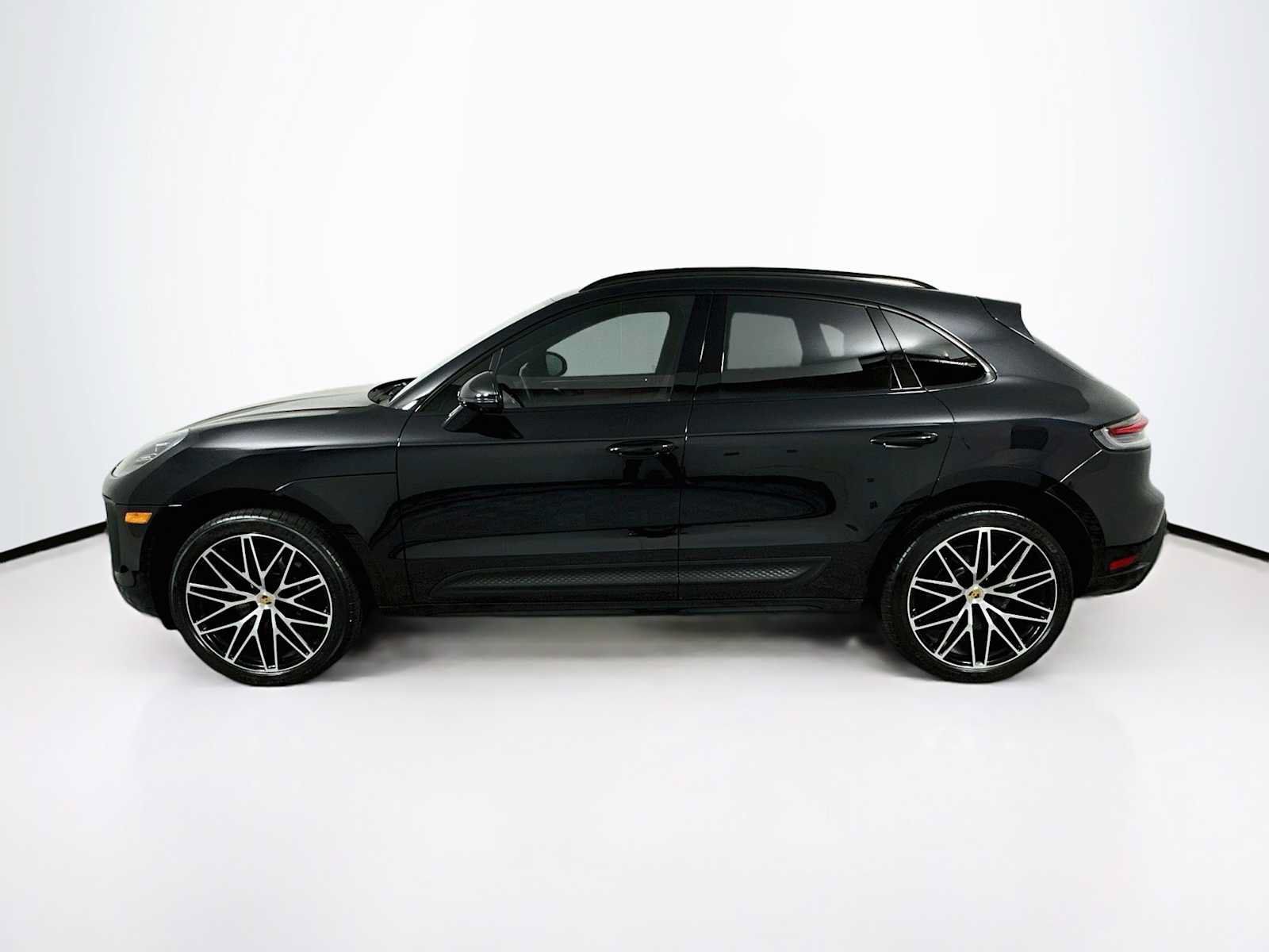 Certified 2026 Porsche Macan AWD/4WD image 2