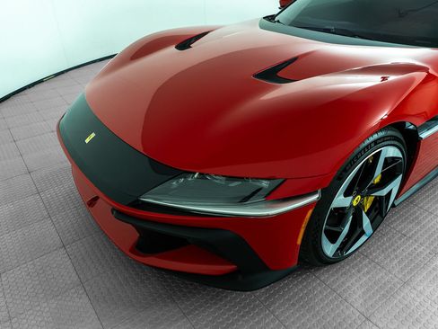 Certified 2025 Ferrari 12Cilindri RWD image 20