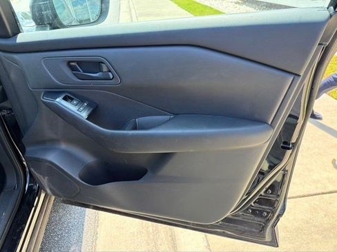 Used 2025 Nissan Rogue S AWD/4WD image 23