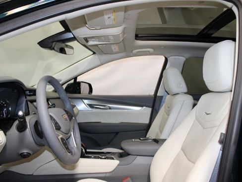 New 2025 Cadillac XT5 Premium Luxury image 5