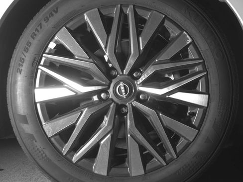 Used 2025 Nissan Altima 2.5 SV image 13