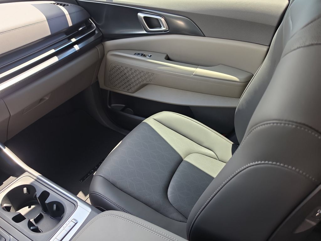 New 2027 Kia Carnival FWD image 15