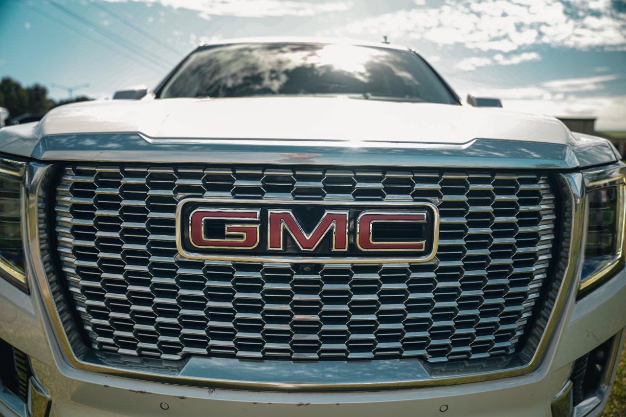 Used 2023 GMC Yukon Denali AWD/4WD image 9