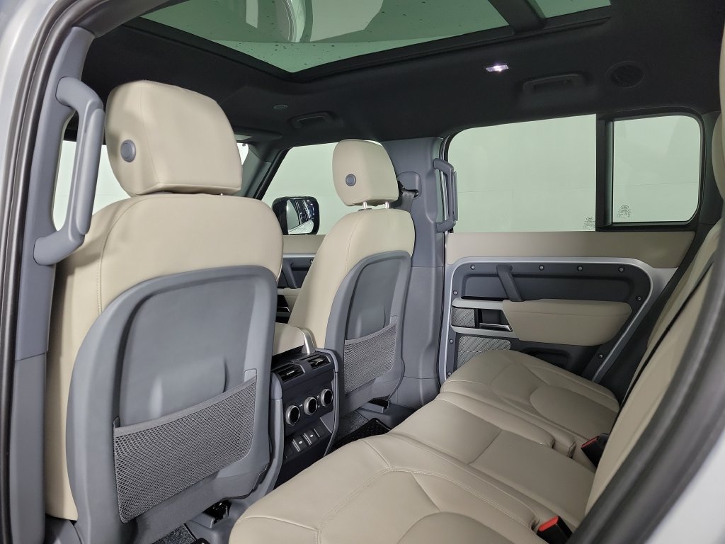 Used 2023 Land Rover Defender 130 SE AWD/4WD image 12