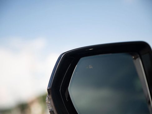 Used 2022 Cadillac Escalade Premium Luxury image 11