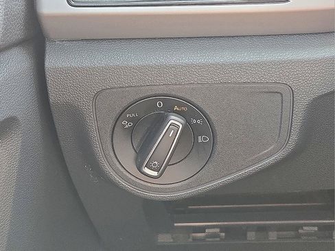 Used 2021 Volkswagen Atlas SEL Premium image 27