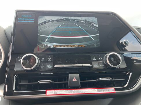 New 2026 Toyota Highlander XLE image 5