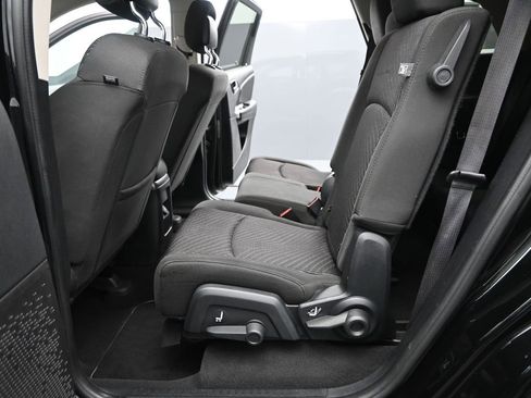 Used 2017 Dodge Journey SE w/ Flexible Seating Group image 13