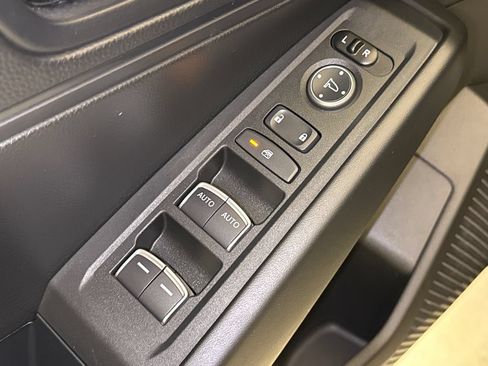 Used 2025 Honda Accord LX image 18