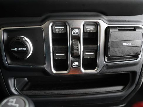 Used 2019 Jeep Wrangler Unlimited Sahara w/ Cold Weather Group image 21