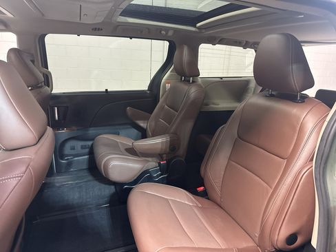 Used 2015 Toyota Sienna Limited Premium AWD/4WD image 28