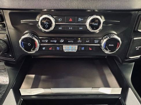 New 2026 Ford F250 Platinum image 37