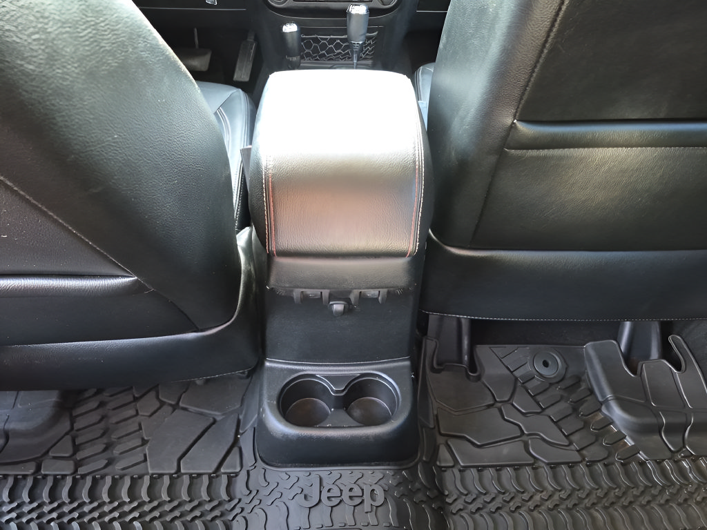 Used 2016 Jeep Wrangler Unlimited Sahara AWD/4WD image 31
