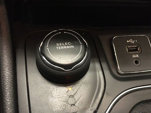 Used 2020 Jeep Cherokee Latitude Lux w/ Comfort/Convenience Group image 24