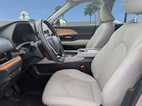 Used 2024 Toyota Grand Highlander Limited AWD/4WD image 11