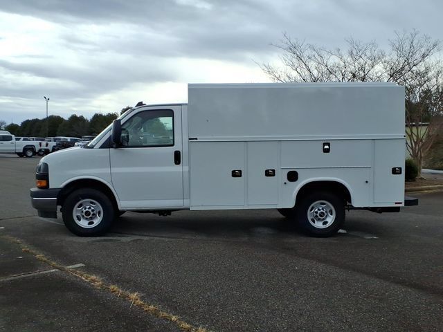 New 2025 GMC Savana 3500 w/ Power Convenience Package RWD image 28