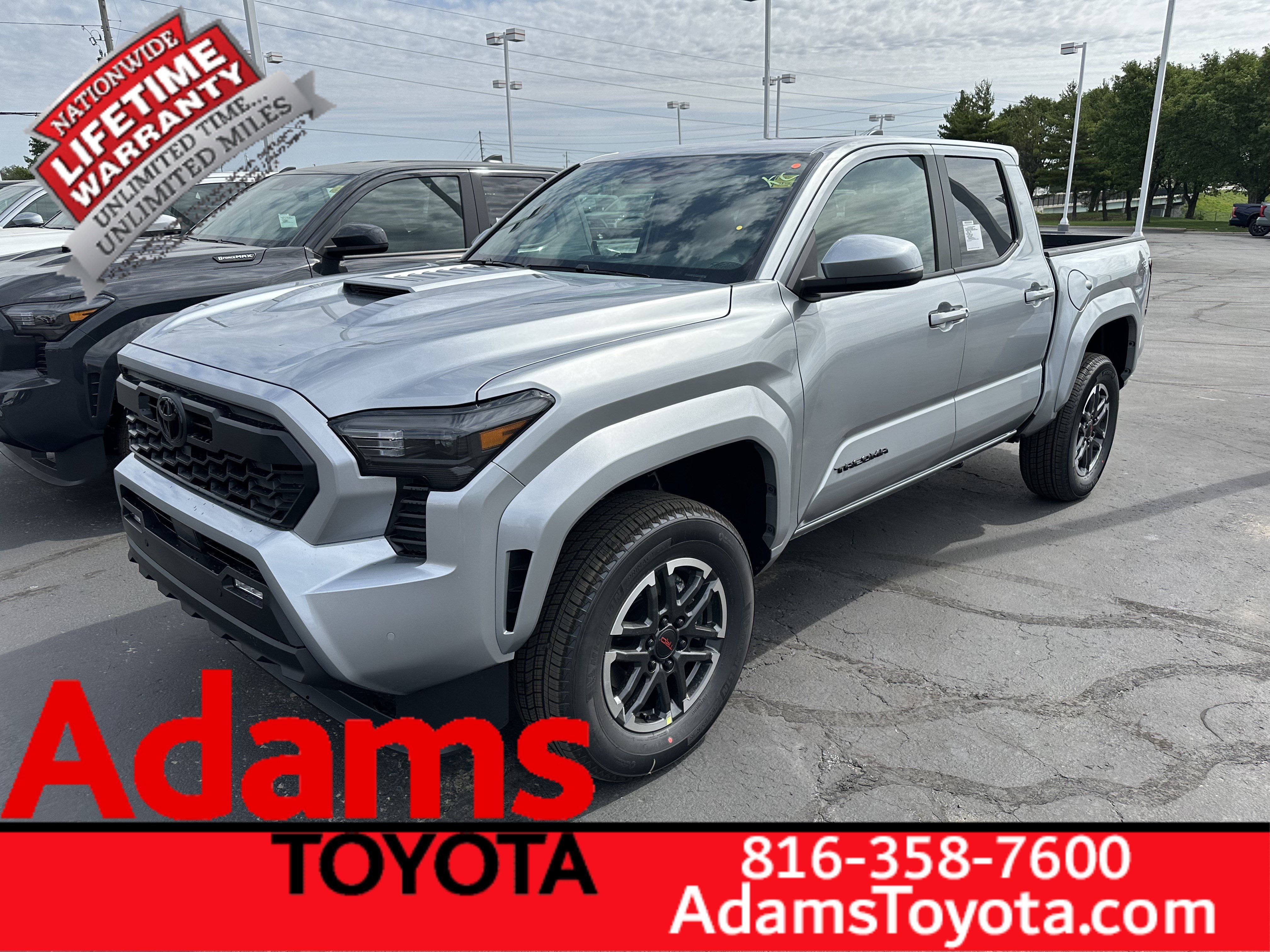 Used 2026 Toyota Tacoma TRD Sport w/ TRD Sport Upgrade Package AWD/4WD image 4