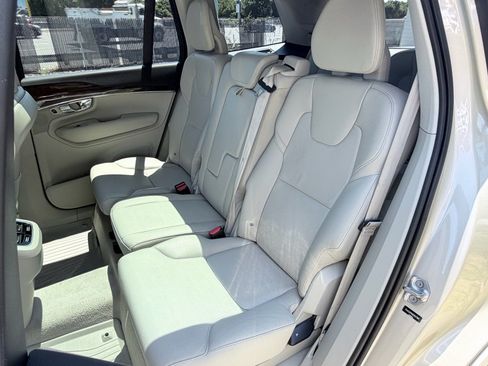 Used 2016 Volvo XC90 T6 Momentum w/ Momentum Plus Package AWD/4WD image 9