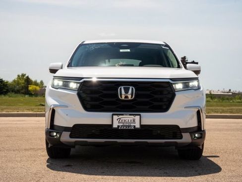 Used 2025 Honda Pilot EX-L image 2