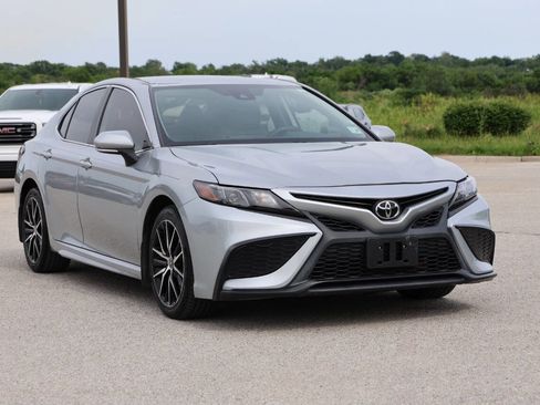 Used 2022 Toyota Camry SE AWD/4WD image 4