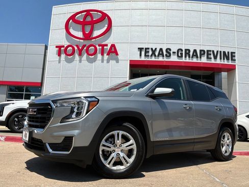 Used 2024 GMC Terrain SLE FWD image 2